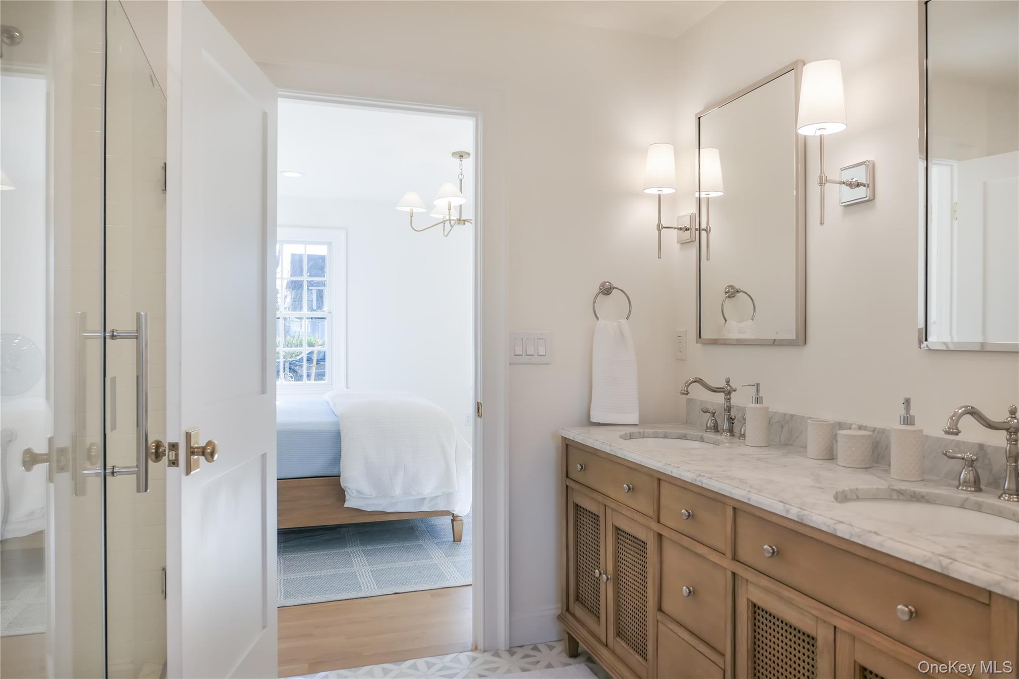 #12 photo, 11 1st Street, 롱 아일랜드 Bellport Village , NY 11713