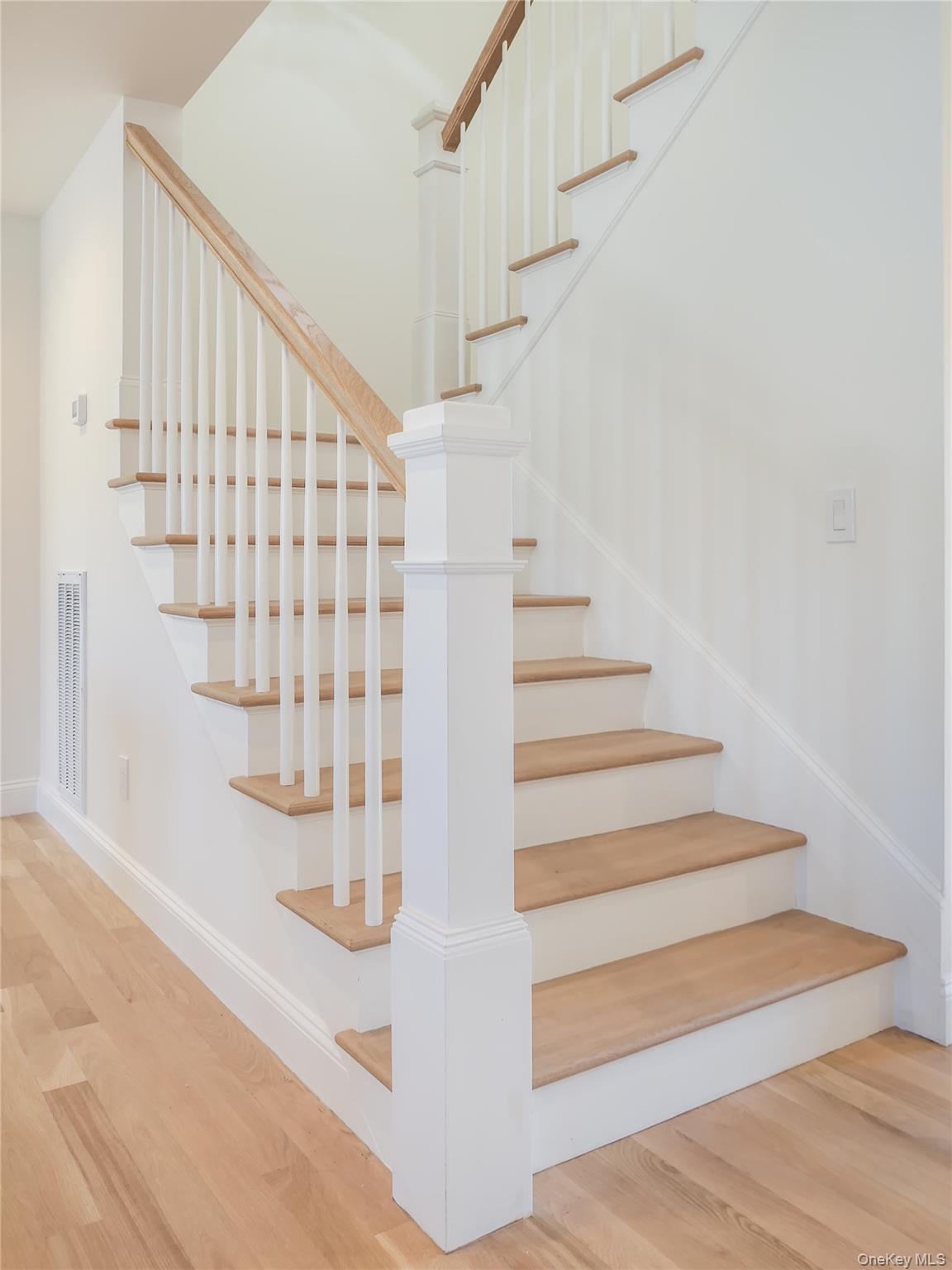 #13 photo, 11 1st Street, 롱 아일랜드 Bellport Village , NY 11713