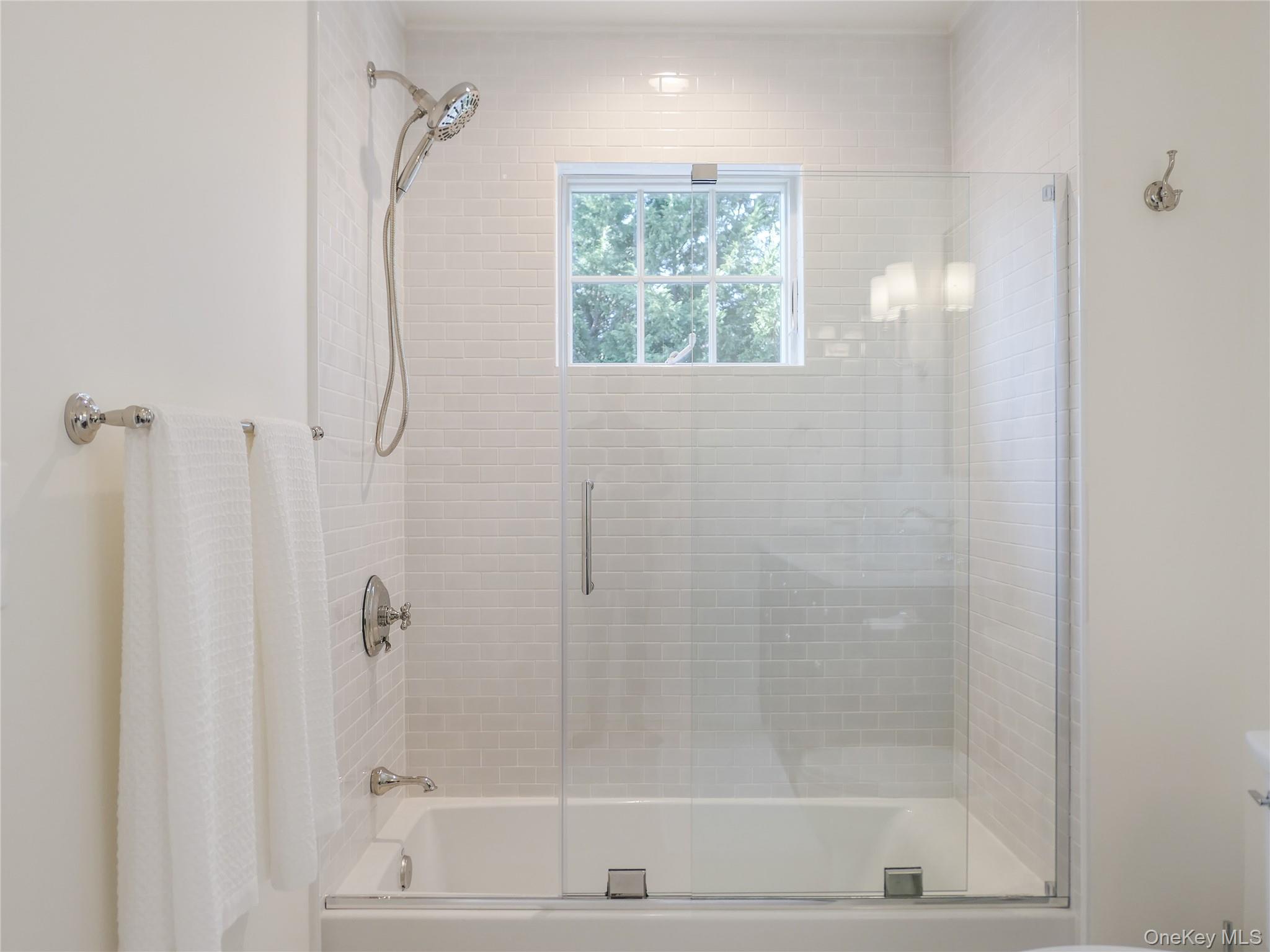 #18 photo, 11 1st Street, 롱 아일랜드 Bellport Village , NY 11713