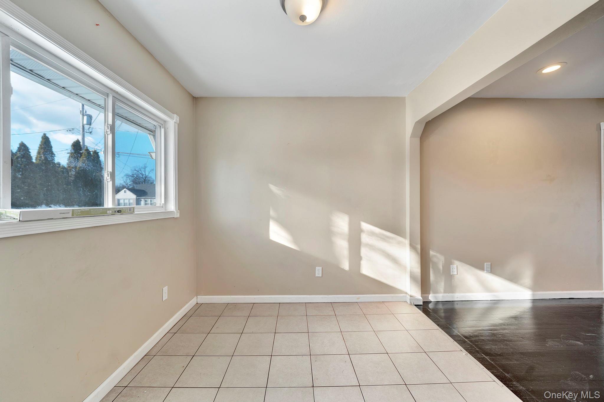 #10 photo, 266 Ronkonkoma Avenue, מחוז סאפוק Ronkonkoma , NY 11779