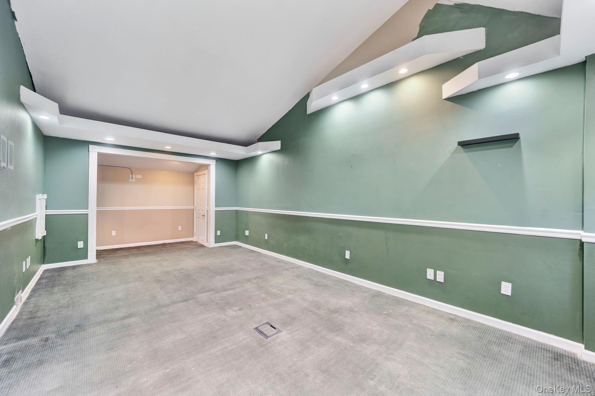 #11 photo, 266 Ronkonkoma Avenue, מחוז סאפוק Ronkonkoma , NY 11779