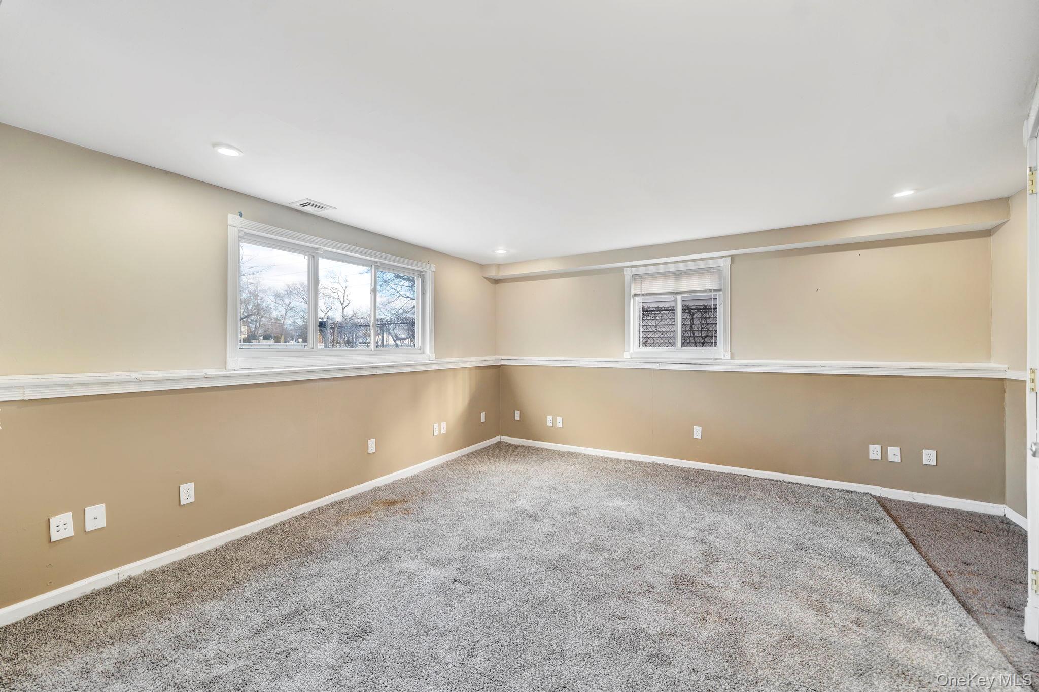 #17 photo, 266 Ronkonkoma Avenue, מחוז סאפוק Ronkonkoma , NY 11779