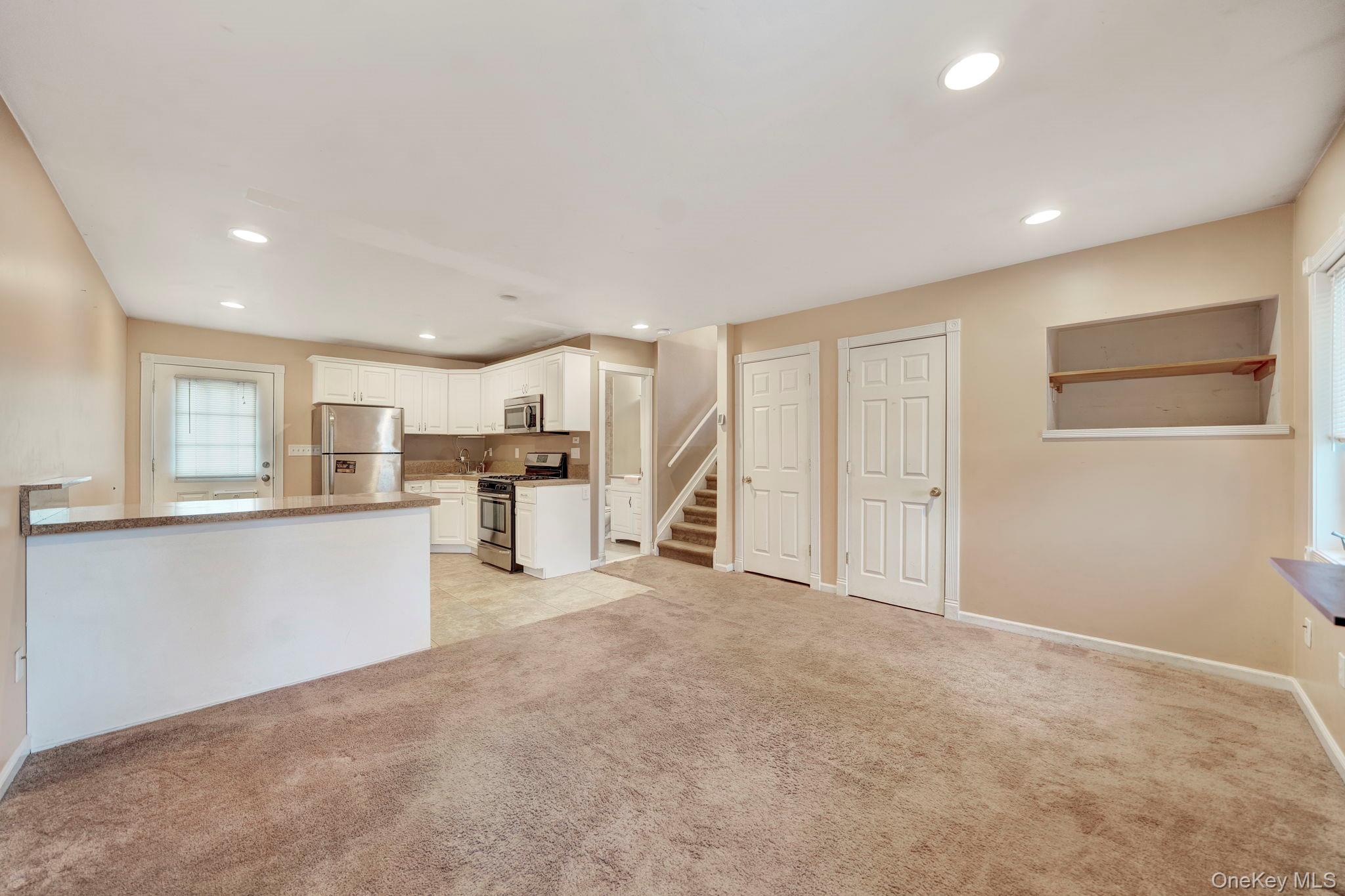 #18 photo, 266 Ronkonkoma Avenue, מחוז סאפוק Ronkonkoma , NY 11779