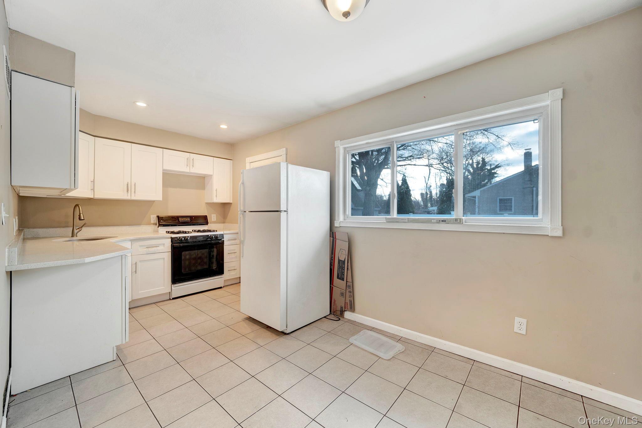 #6 photo, 266 Ronkonkoma Avenue, מחוז סאפוק Ronkonkoma , NY 11779