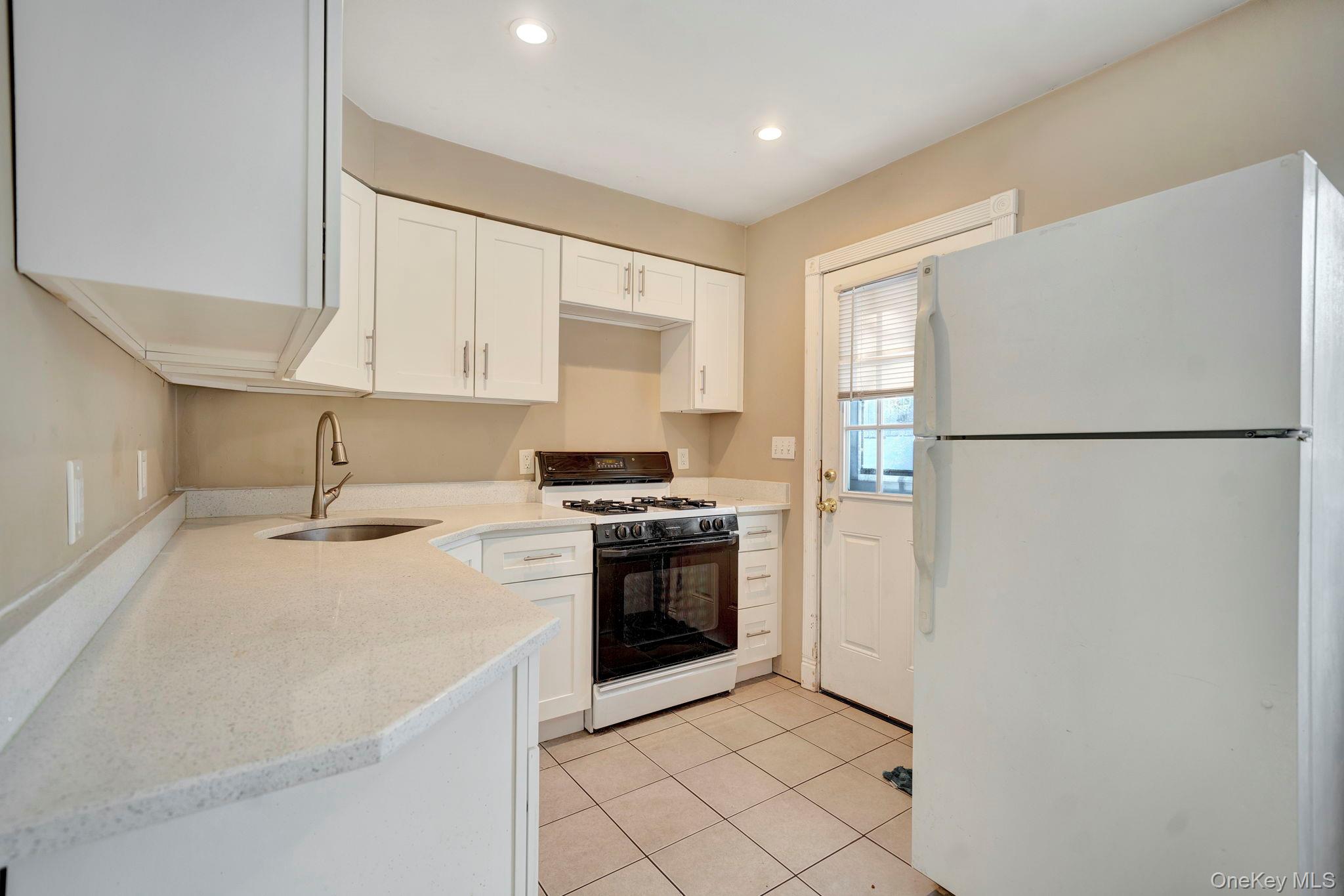 #8 photo, 266 Ronkonkoma Avenue, מחוז סאפוק Ronkonkoma , NY 11779