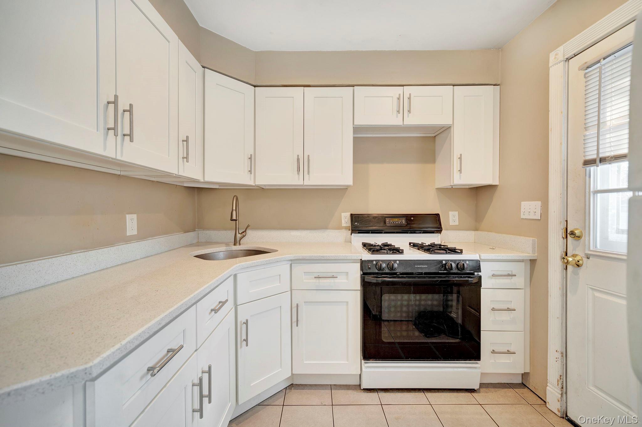 #9 photo, 266 Ronkonkoma Avenue, מחוז סאפוק Ronkonkoma , NY 11779