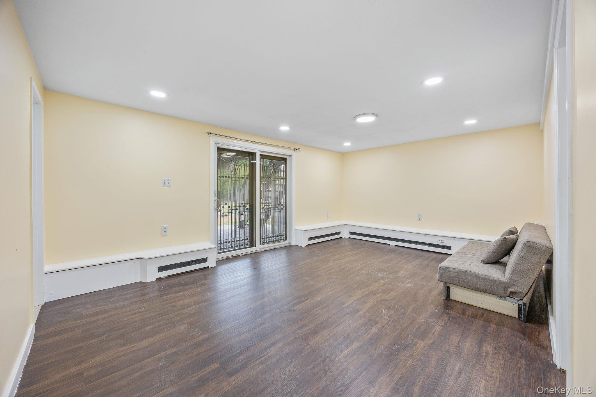 #10 photo, 14 Hilton Court, Hicksville , NY 11801