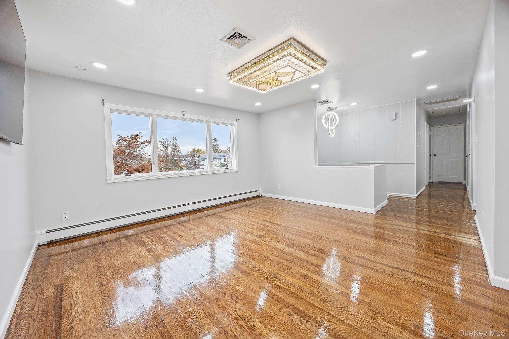 #3 photo, 14 Hilton Court, Hicksville , NY 11801