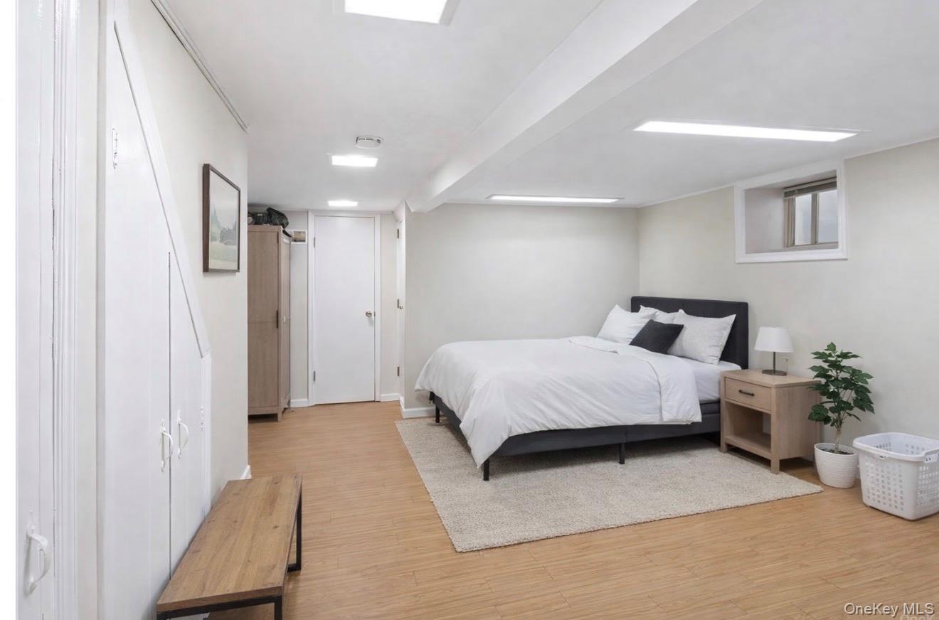 #16 photo, 1925 Radcliff Avenue, Bronx , NY 10462