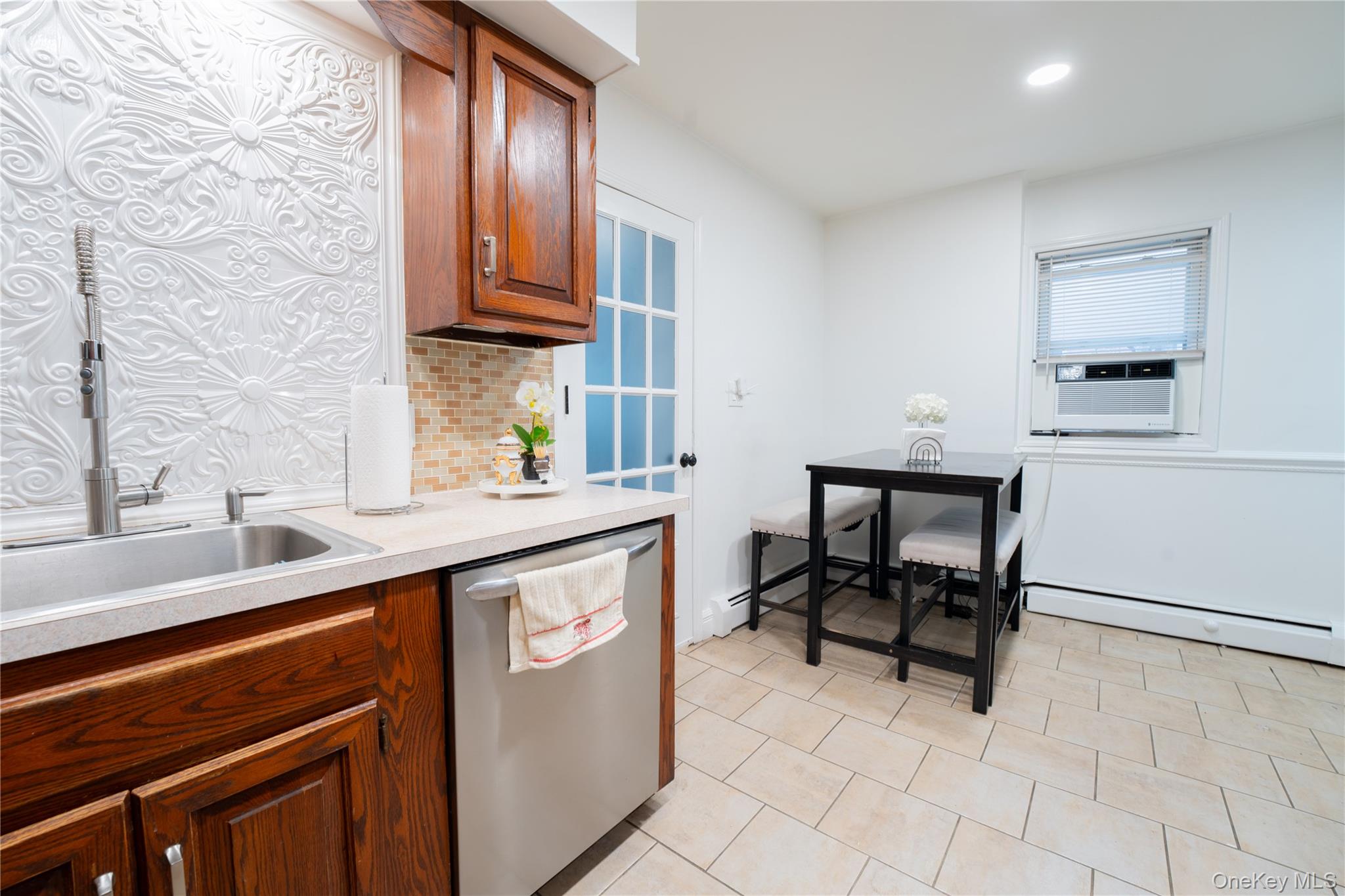 #7 photo, 1925 Radcliff Avenue, Bronx , NY 10462