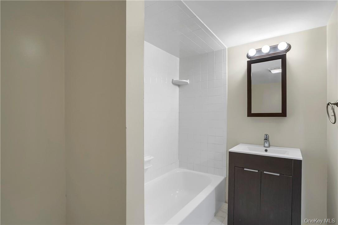 #11 photo, 28 Spring st Street, 뉴욕주 Tuxedo Park , NY 10975