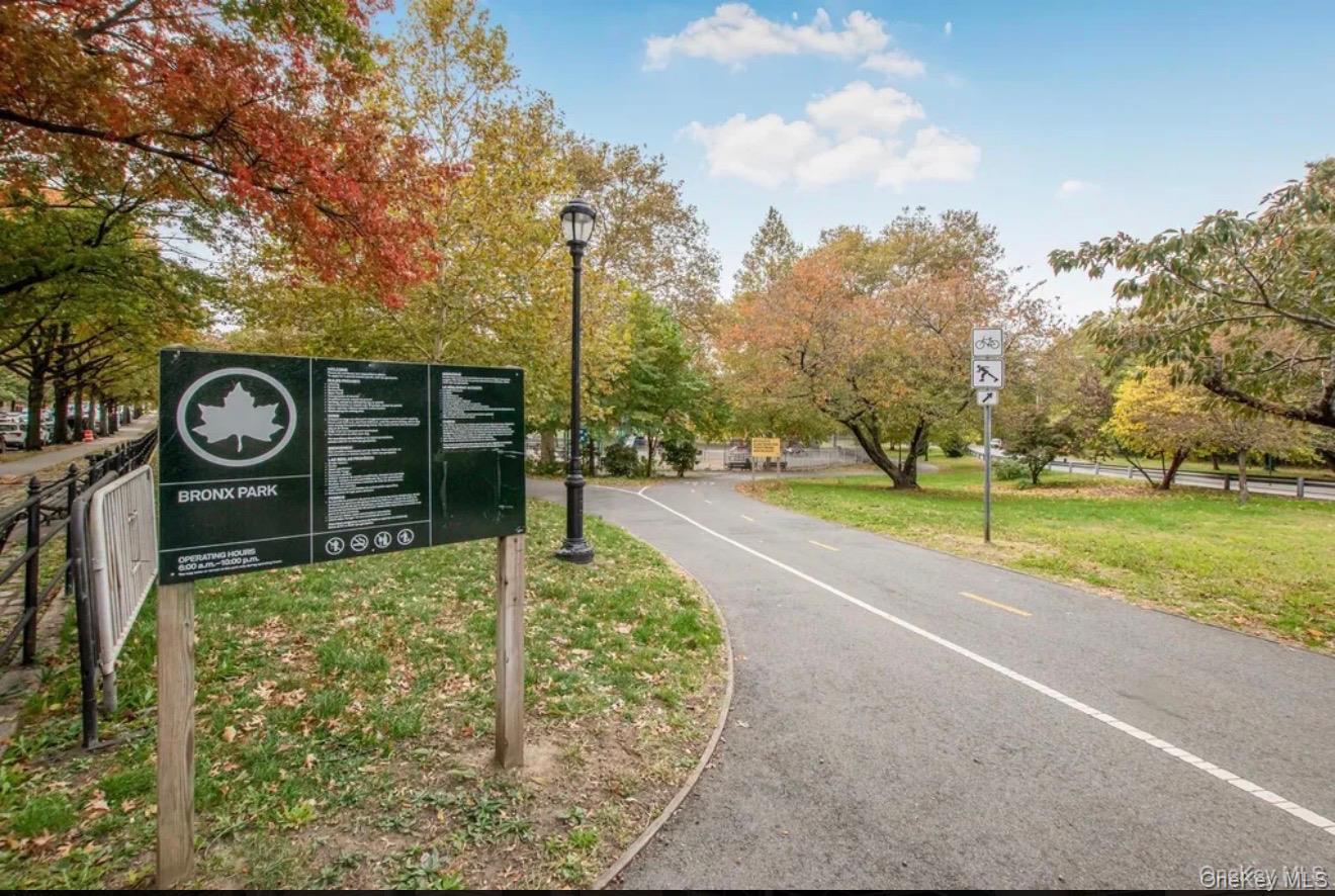 #18 photo, 2166 Bronx Park, Bronx , NY 10462