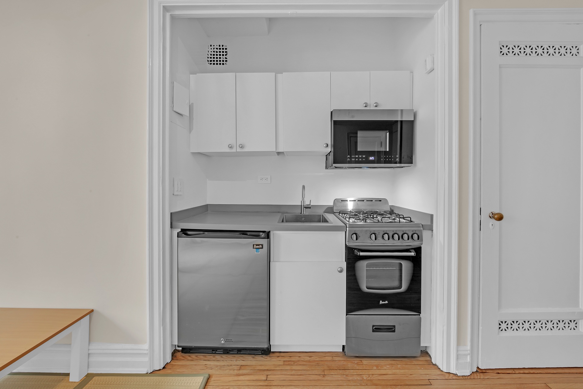 #6 photo, 457 W 57th Street, Манхэттен ‖ Hell's Kitchen , NY 10019