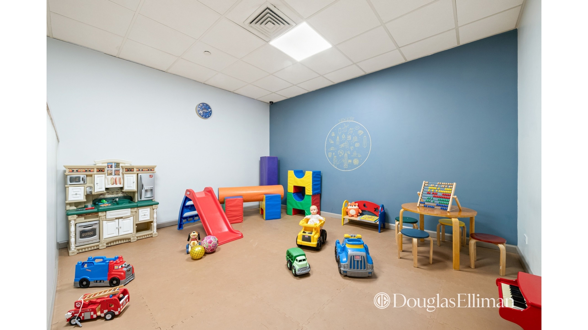 #14 photo, 250 E 40TH Street, Murray Hill , NY 10016