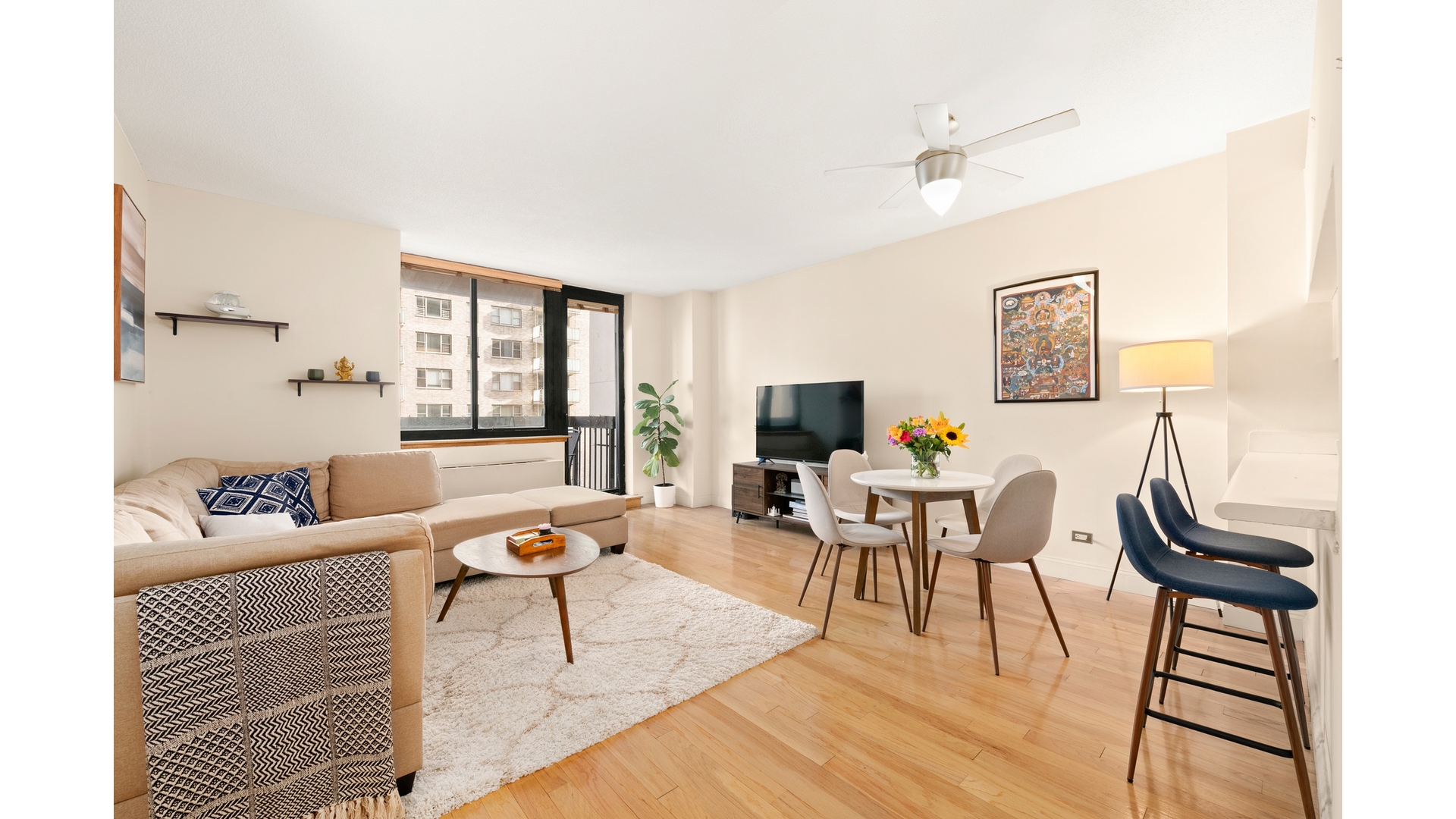 #4 photo, 250 E 40TH Street, Murray Hill , NY 10016