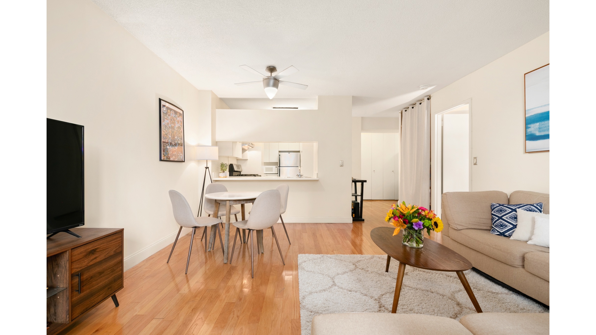 #5 photo, 250 E 40TH Street, Murray Hill , NY 10016