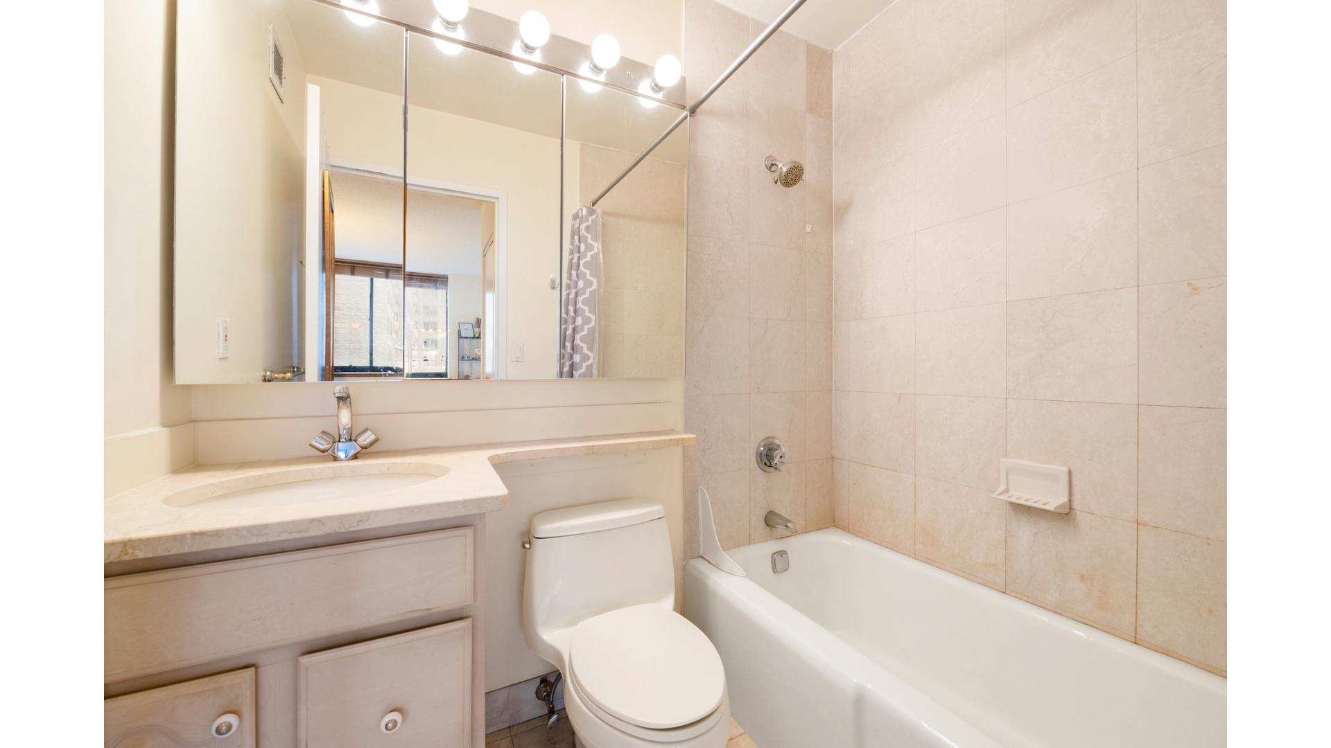 #8 photo, 250 E 40TH Street, Murray Hill , NY 10016