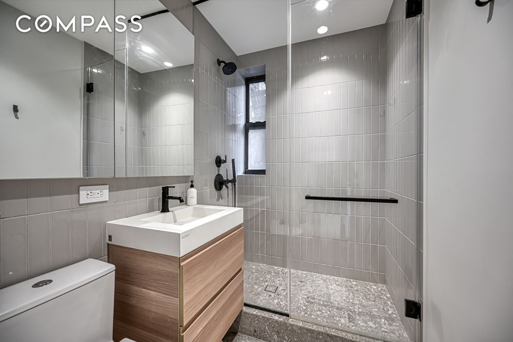 #10 photo, 60 E 9th Street, Greenwich Village , NY 10003