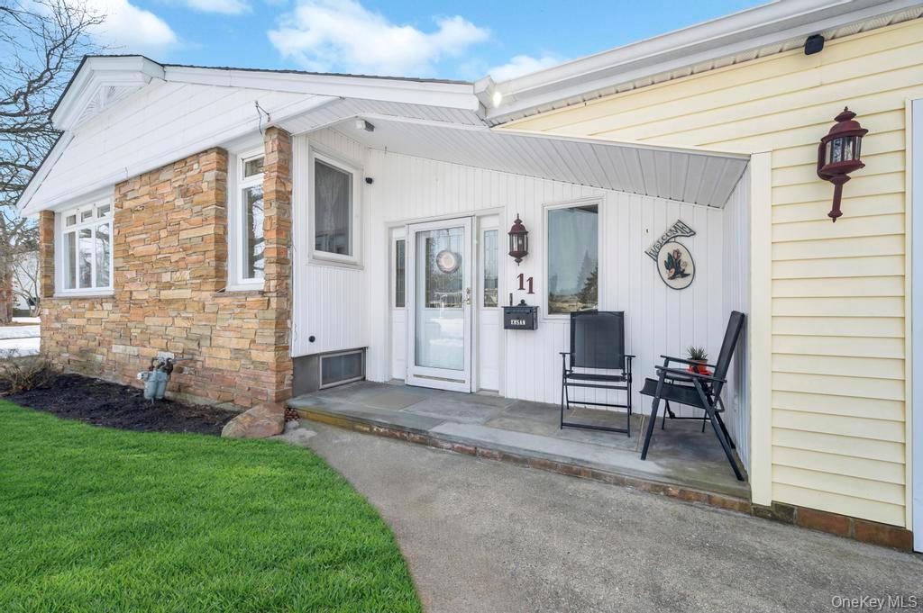 #4 photo, 11 Norman Drive, Саффолк ‖ Centereach , NY 11720