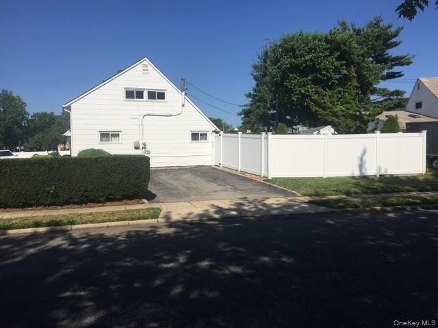 #2 photo, 176 Land Lane, Westbury , NY 11590