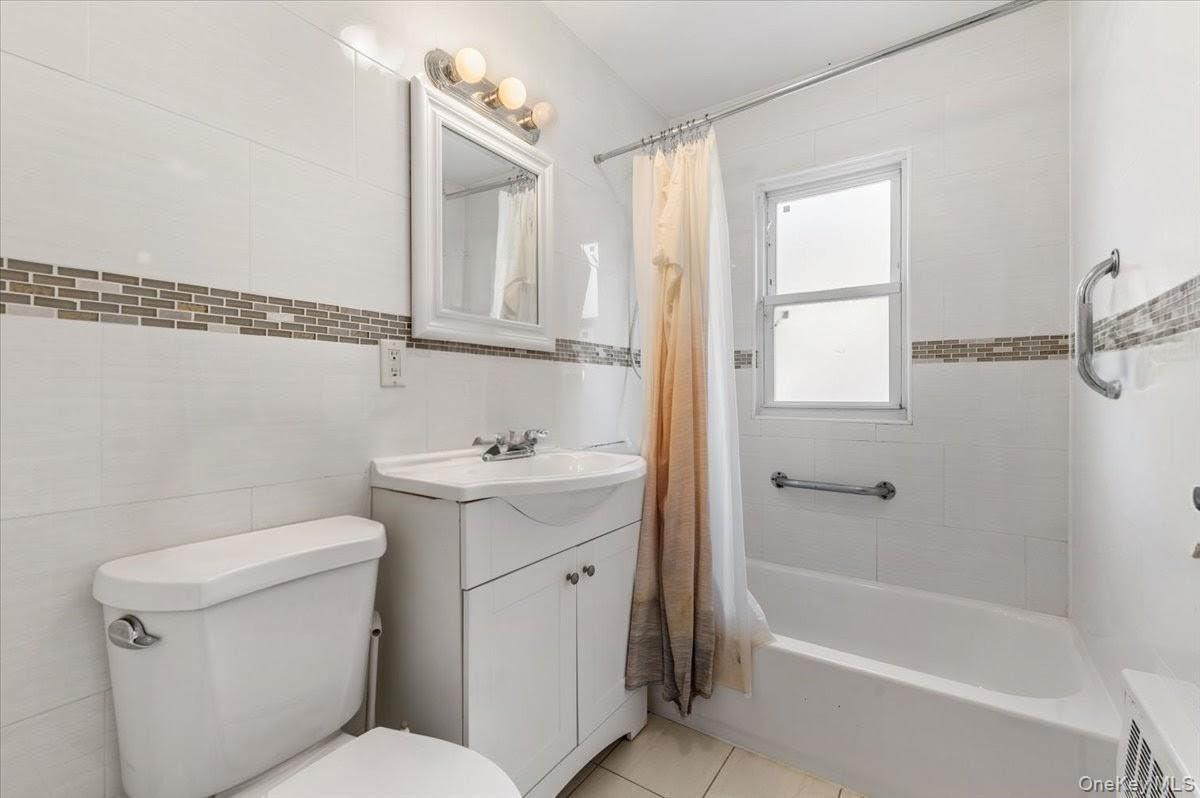 #19 photo, 449 Argyle Road, Cedarhurst , NY 11516