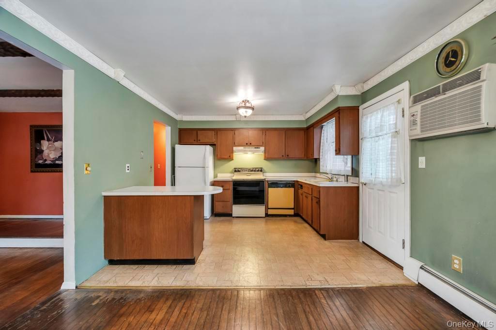 #13 photo, 15 E Woodside Avenue, Patchogue , NY 11772