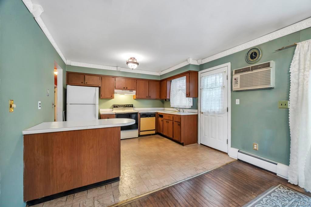 #14 photo, 15 E Woodside Avenue, Patchogue , NY 11772