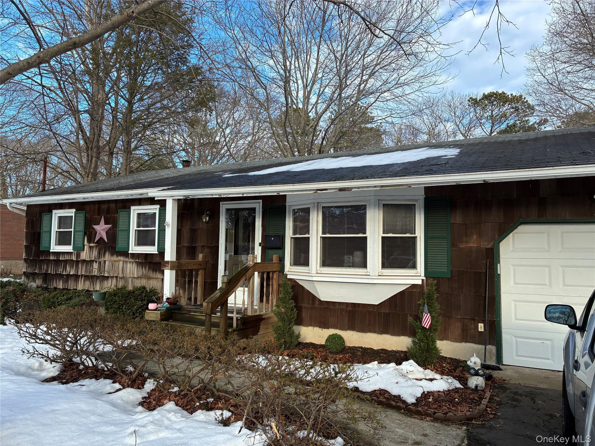 #1 photo, 429 Robinson Avenue, East Patchogue , NY 11772