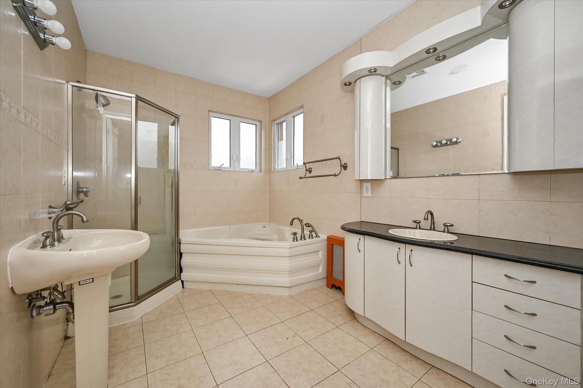 #13 photo, 7716 Kew Forest Lane, 뉴욕퀸즈 Forest Hills , NY 11375