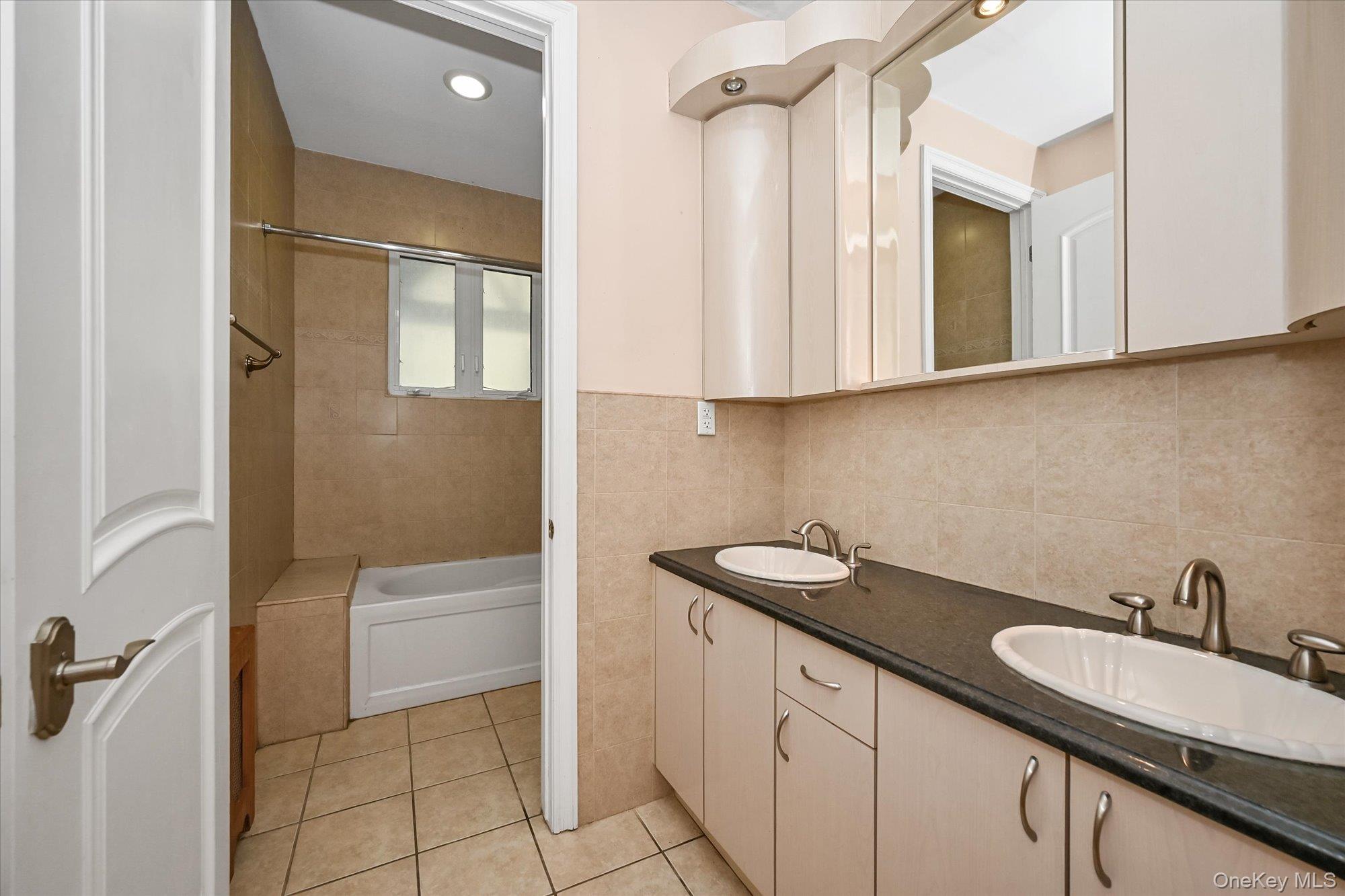 #17 photo, 7716 Kew Forest Lane, 뉴욕퀸즈 Forest Hills , NY 11375