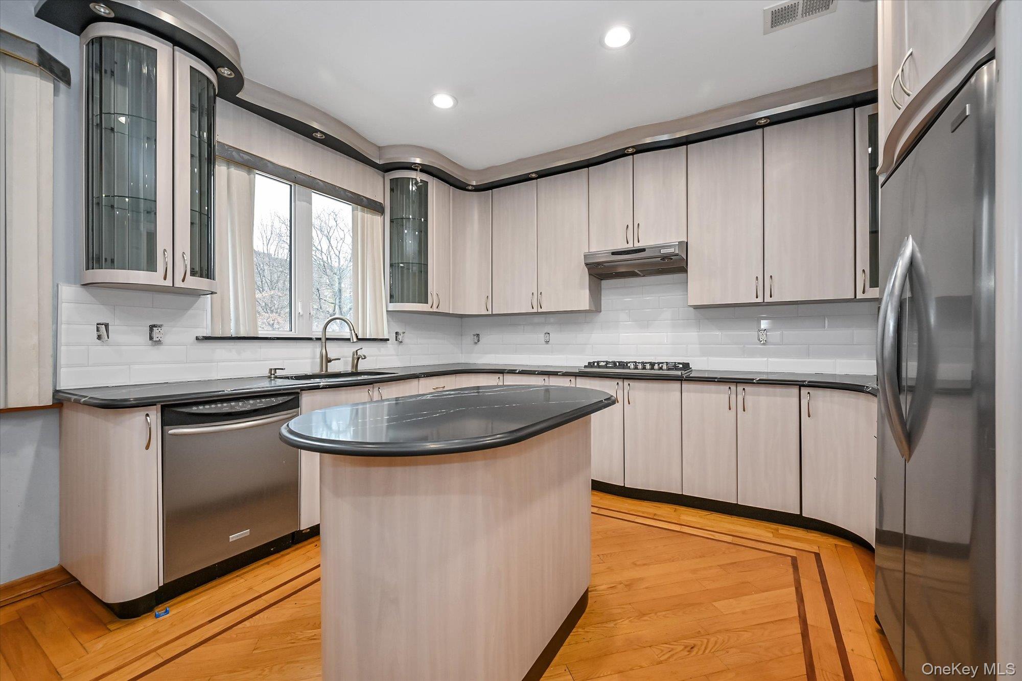 #7 photo, 7716 Kew Forest Lane, 뉴욕퀸즈 Forest Hills , NY 11375