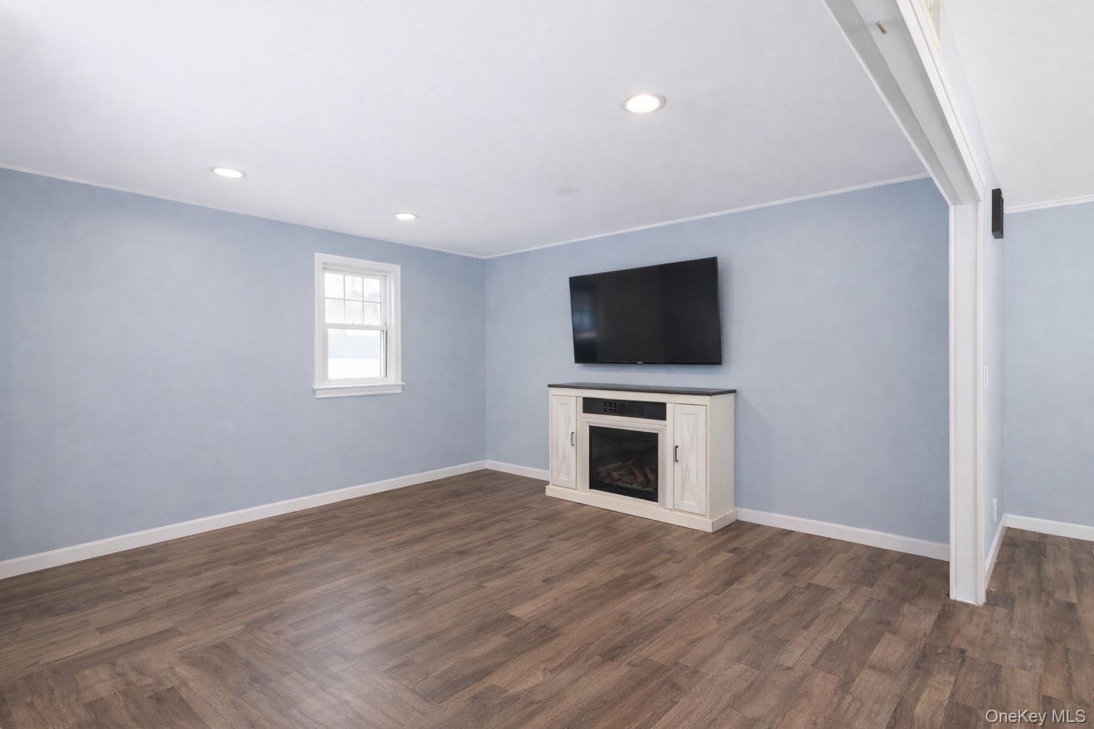 #9 photo, 101 Spruce Avenue, 롱 아일랜드 Bethpage , NY 11714