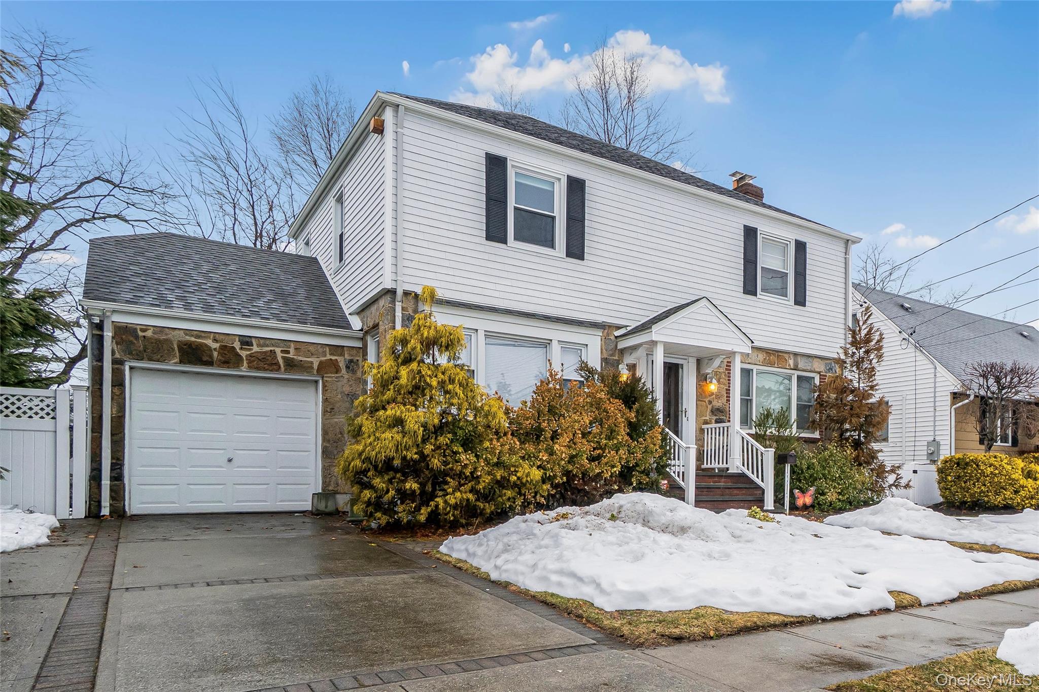 #1 photo, 30 Gifford Avenue, नासाउ काउंटी Oceanside , NY 11572