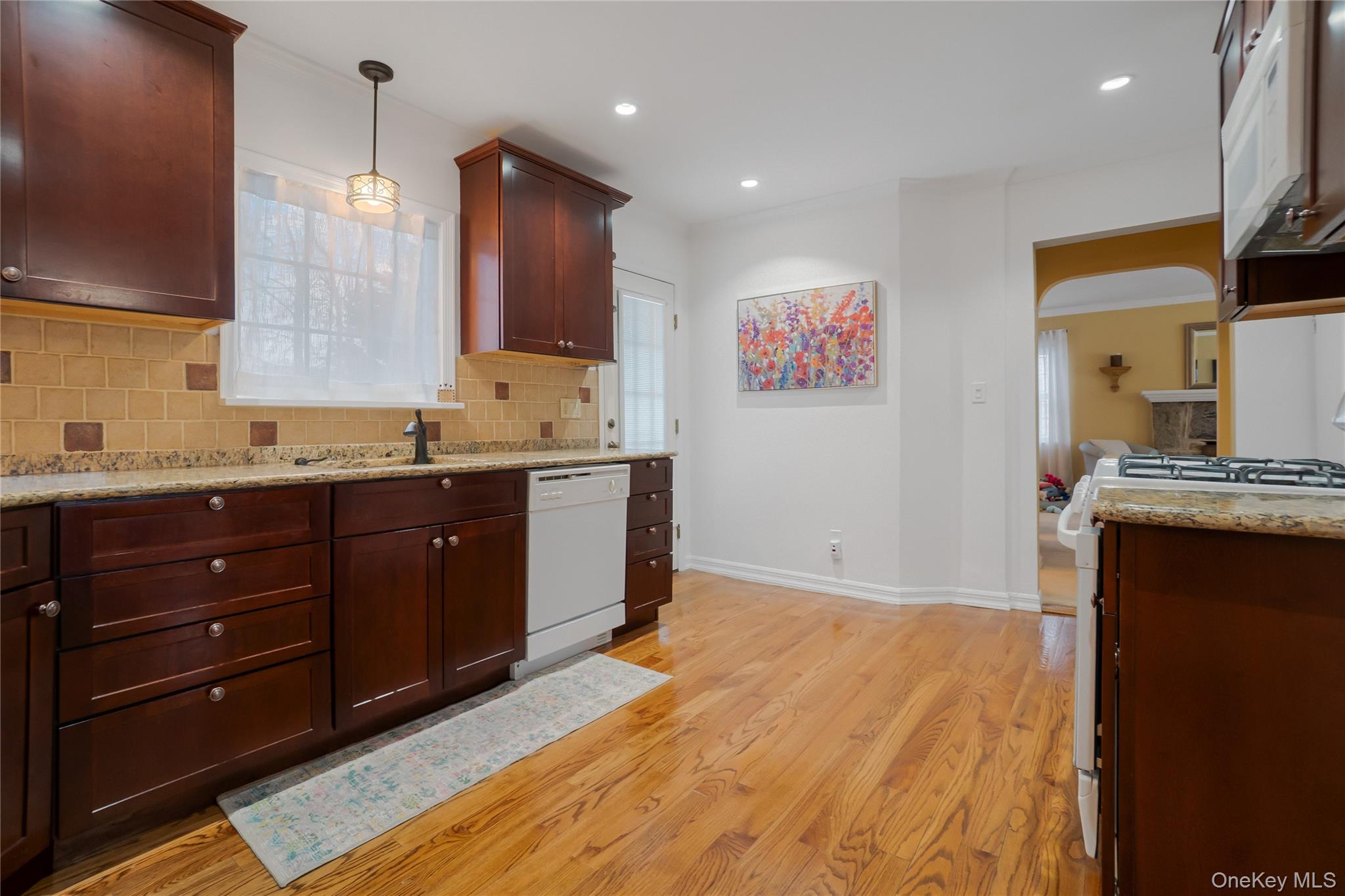 #12 photo, 30 Gifford Avenue, नासाउ काउंटी Oceanside , NY 11572