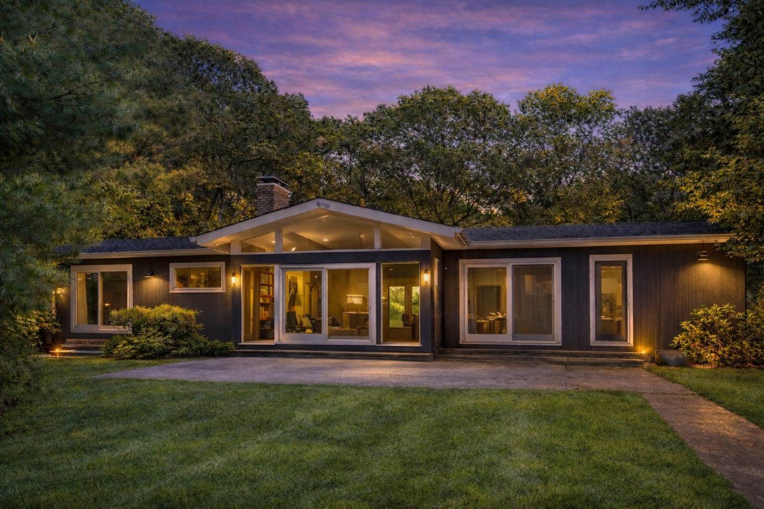 #13 photo, 218 Bull Path, East Hampton , NY 11937