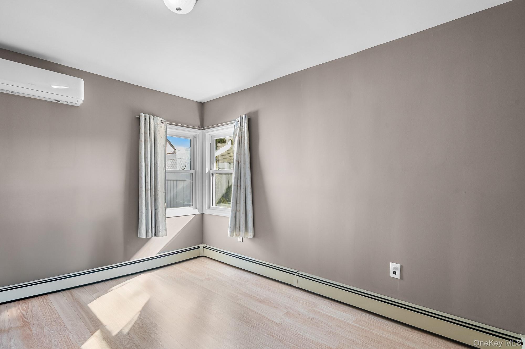 #16 photo, 48 Daffodil Lane, Wantagh , NY 11793