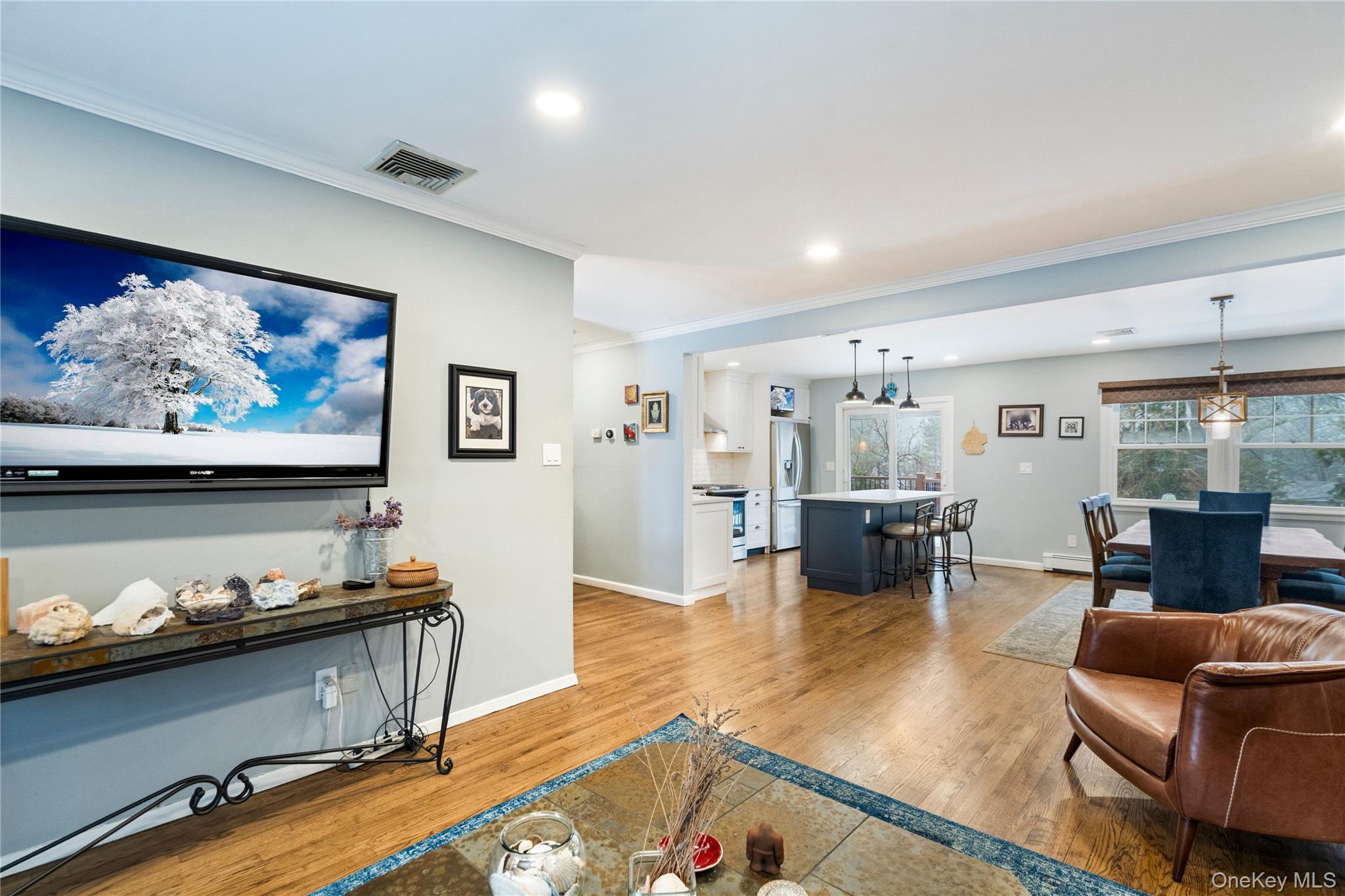 #10 photo, 6 Stimson Place, Huntington , NY 11743