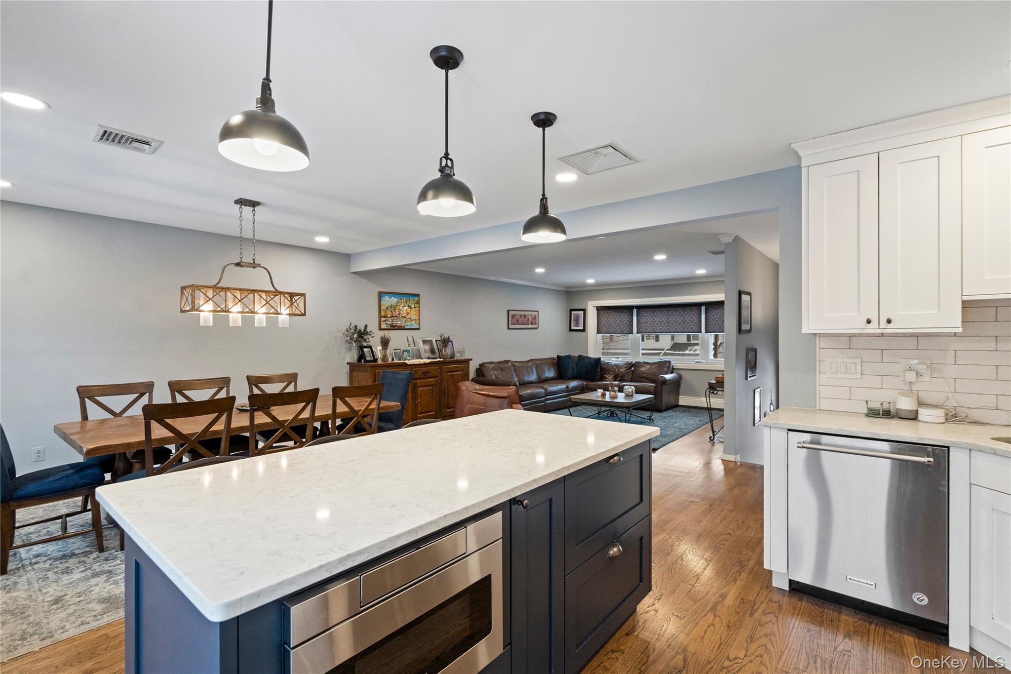 #13 photo, 6 Stimson Place, Huntington , NY 11743