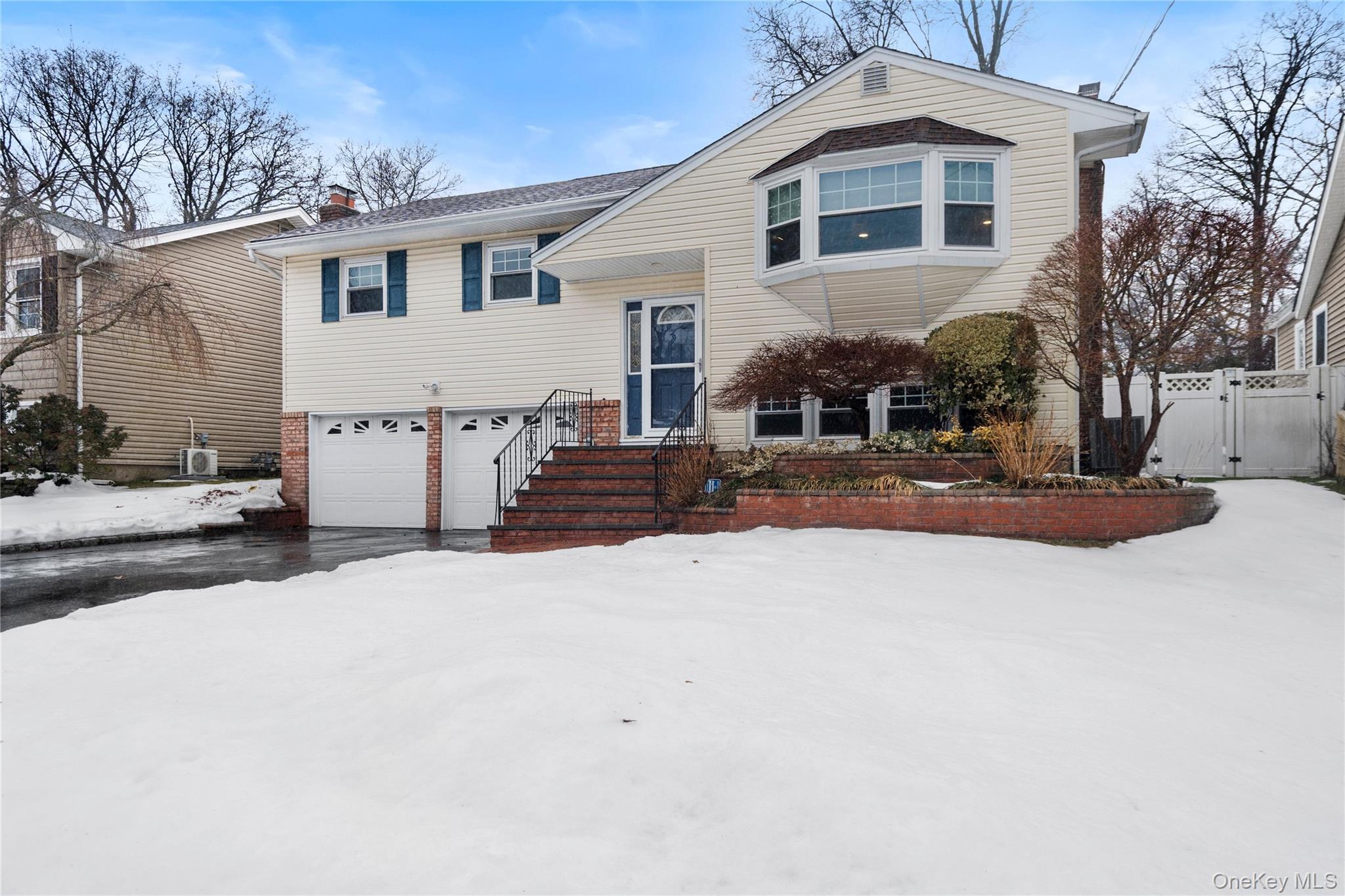 #3 photo, 6 Stimson Place, Huntington , NY 11743