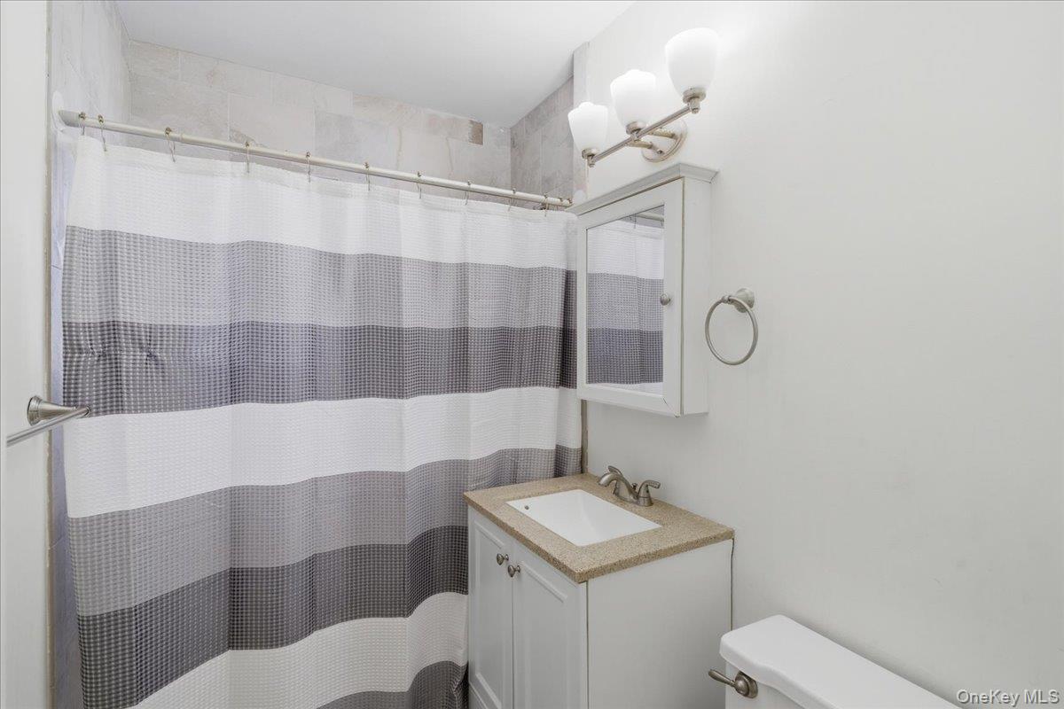 #10 photo, 205 Edmunton Drive, North Babylon , NY 11703