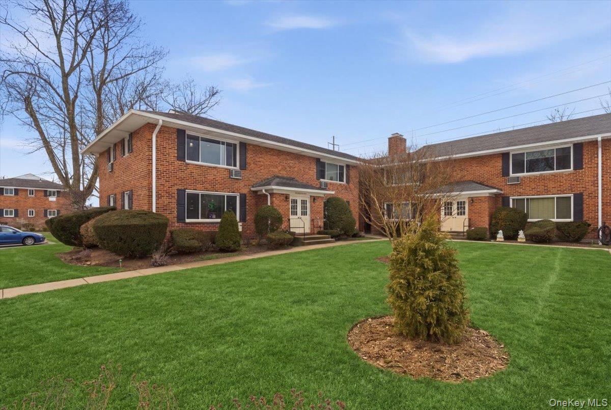 #15 photo, 205 Edmunton Drive, North Babylon , NY 11703