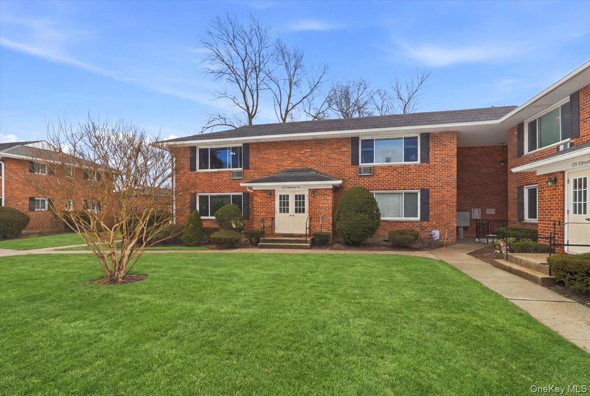 #16 photo, 205 Edmunton Drive, North Babylon , NY 11703