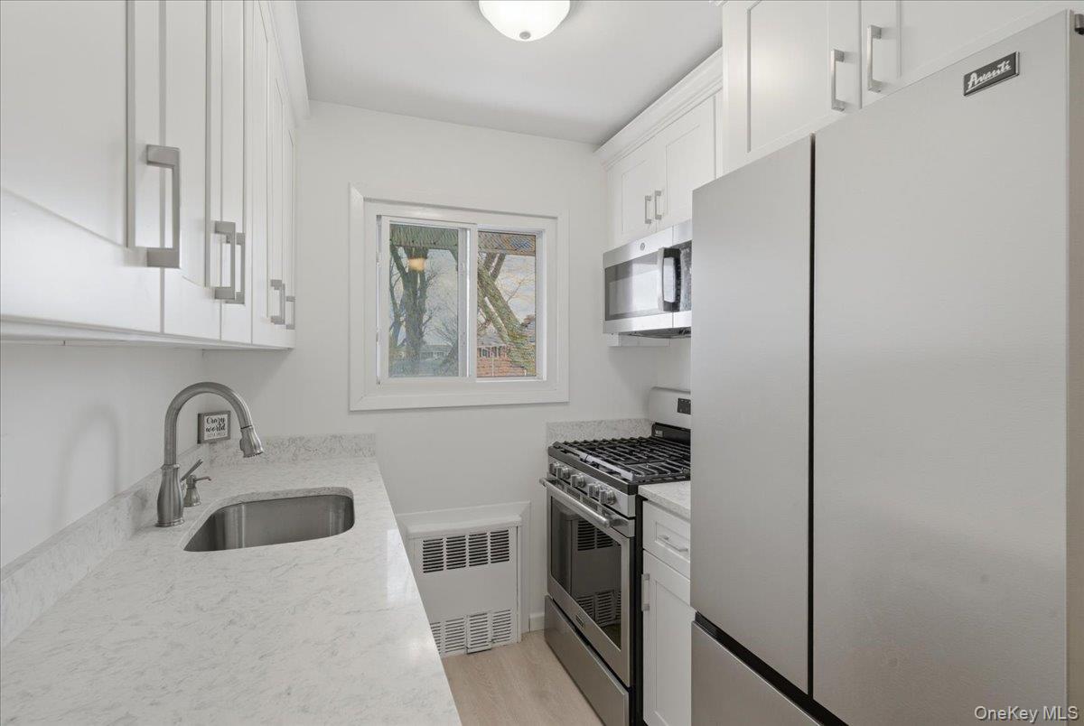 #3 photo, 205 Edmunton Drive, North Babylon , NY 11703