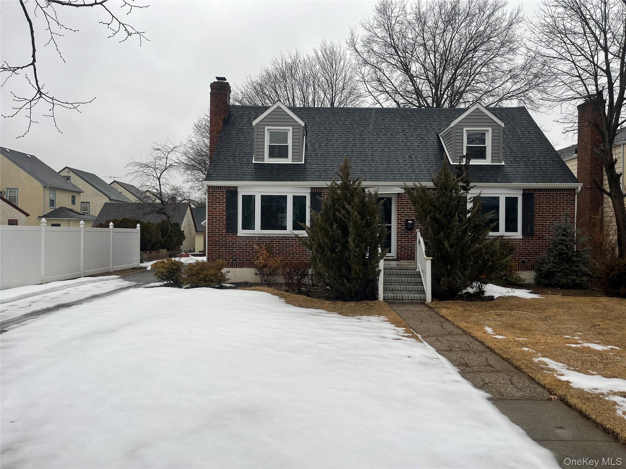 #2 photo, 240 Woodfield Road, West Hempstead , NY 11552