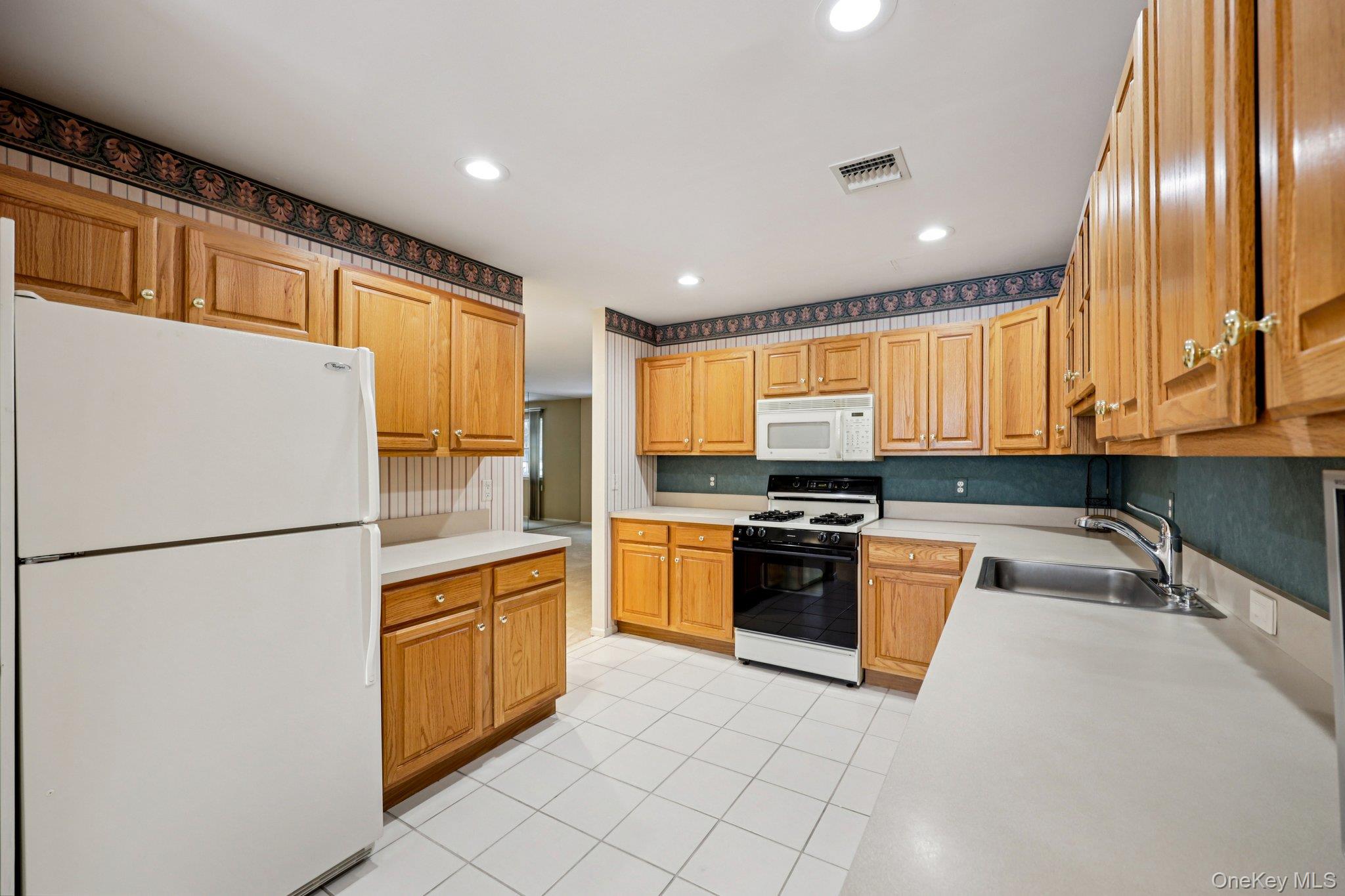 #15 photo, 3 Springwood Lane, Huntington , NY 11743