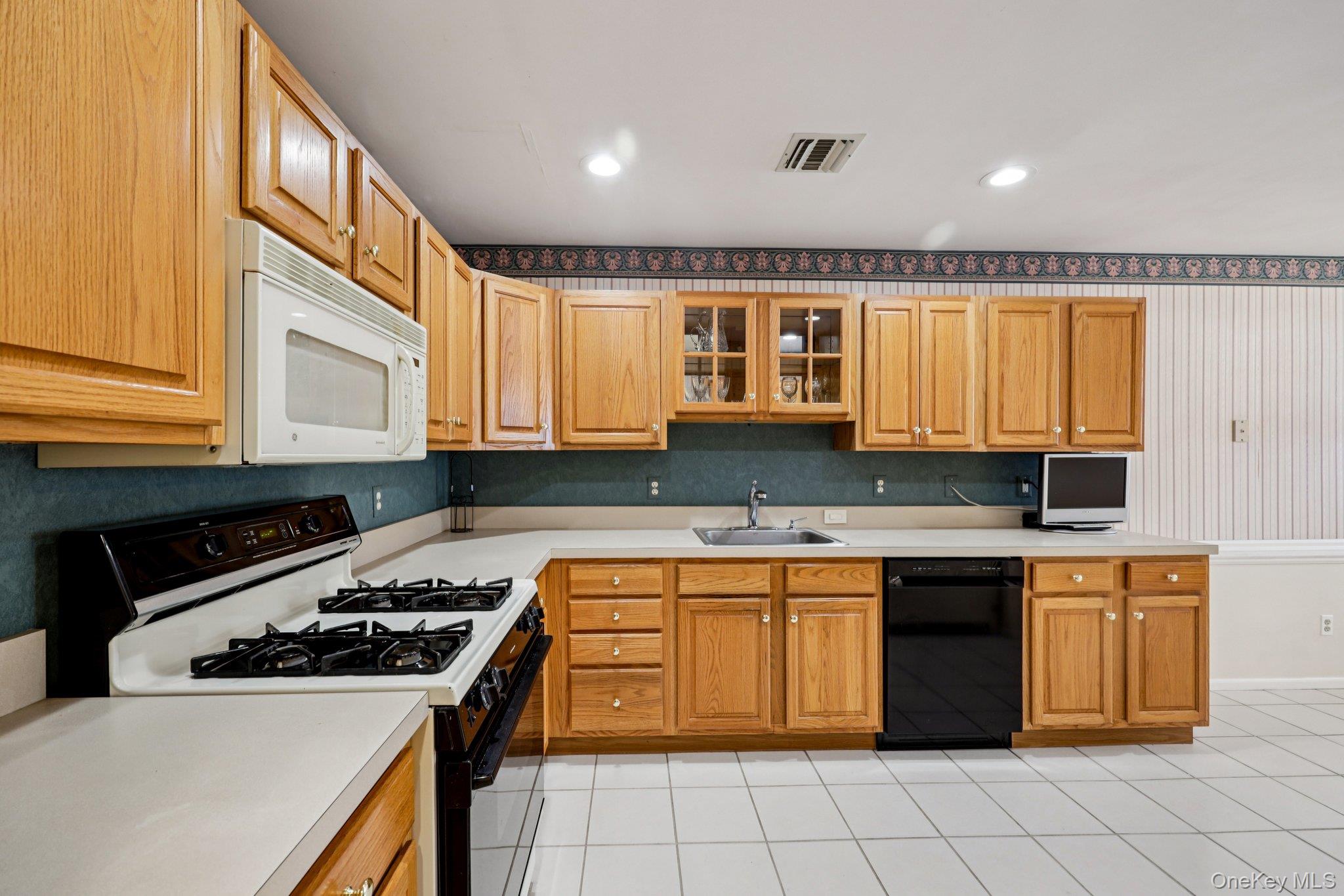 #16 photo, 3 Springwood Lane, Huntington , NY 11743