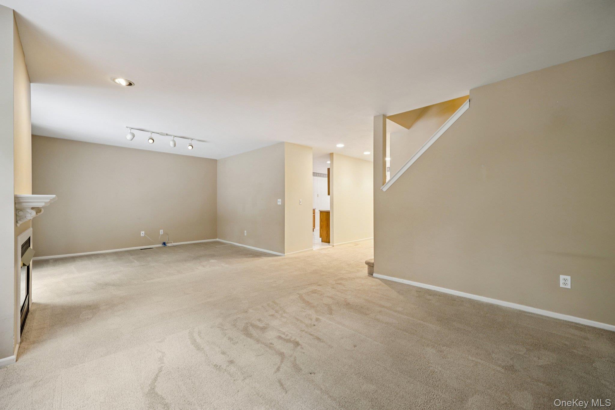 #8 photo, 3 Springwood Lane, Huntington , NY 11743