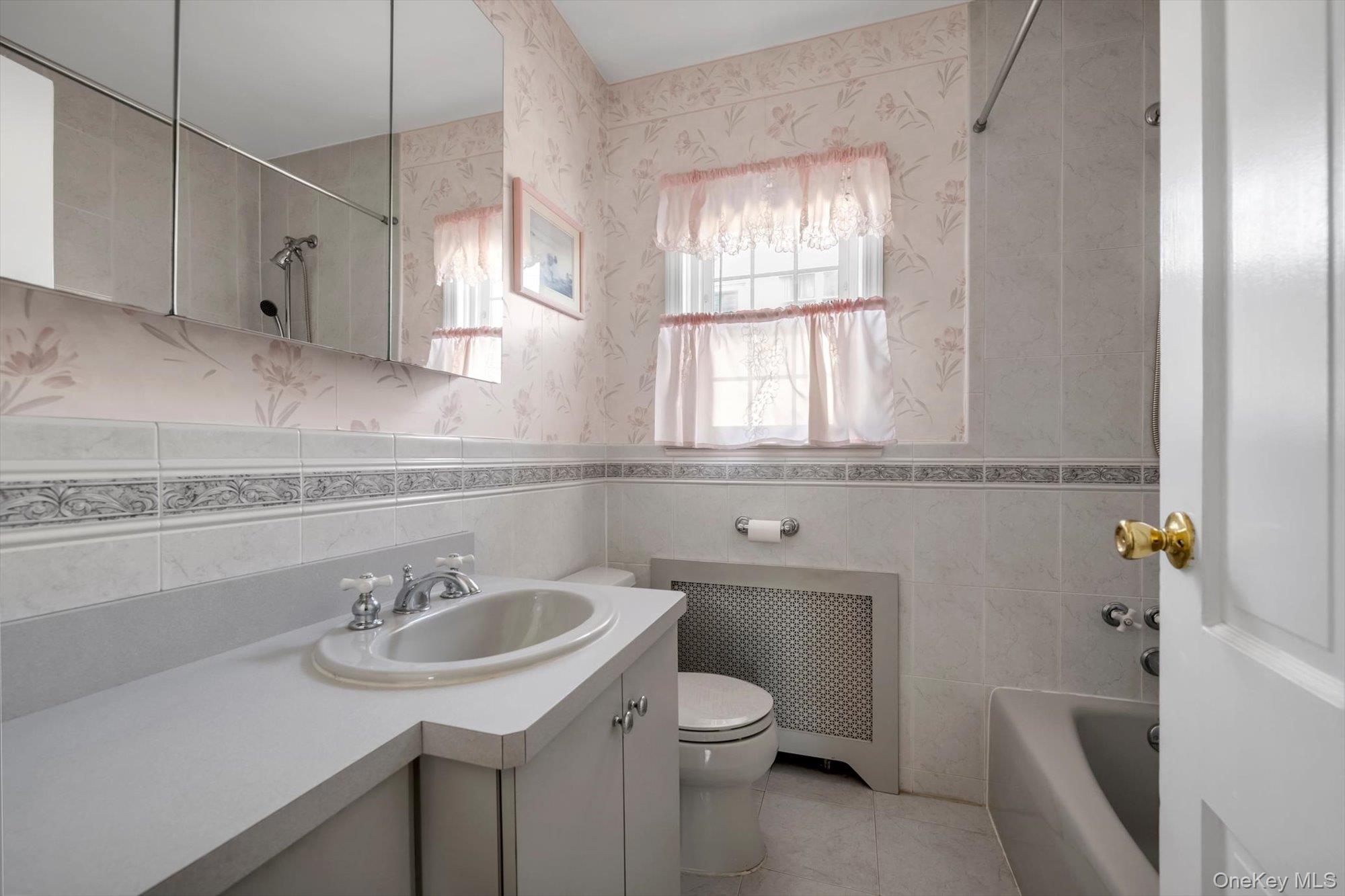 #12 photo, 60 Aberdeen Road, מחוז נסאו New Hyde Park , NY 11040