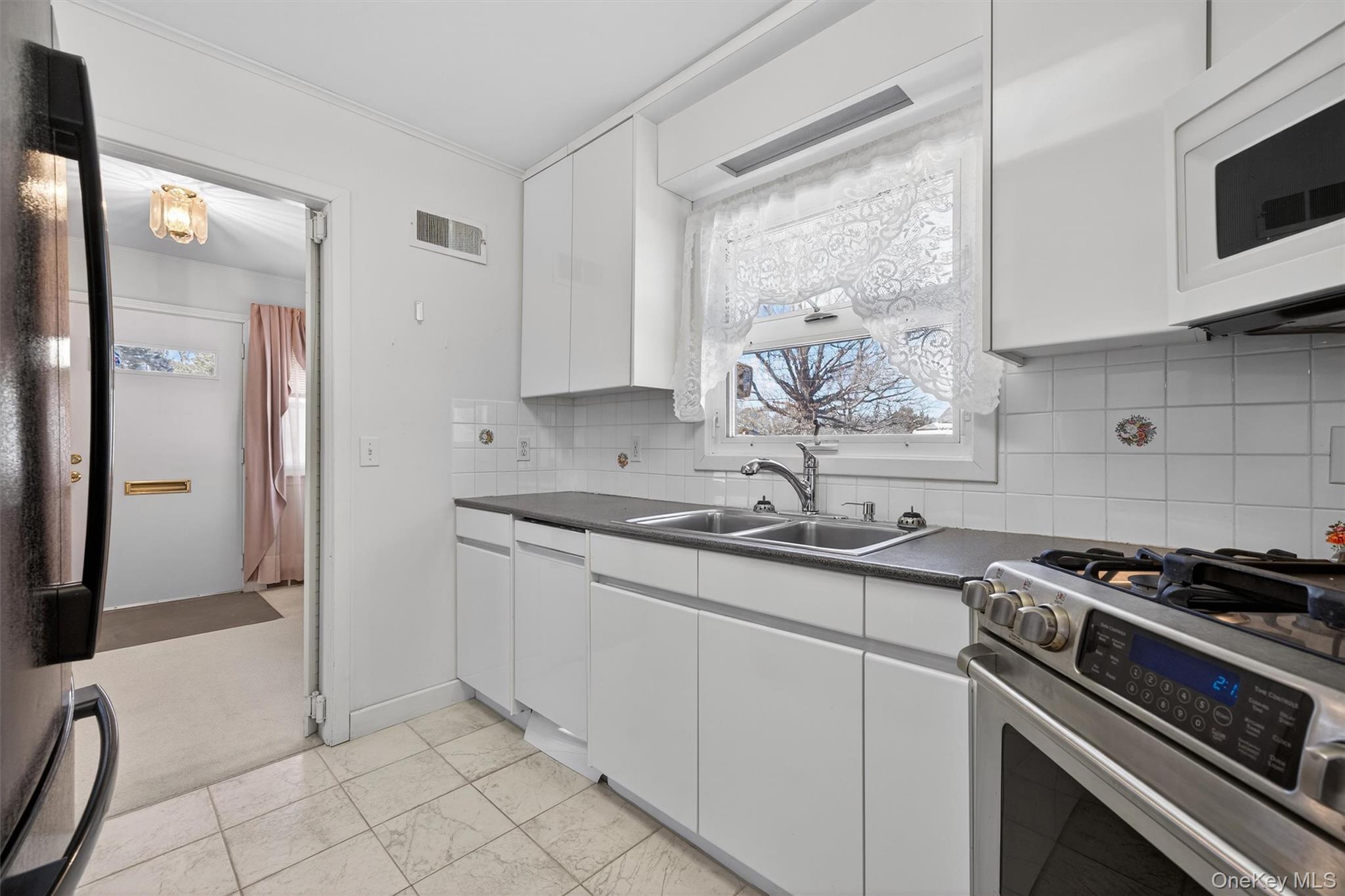 #10 photo, 2 Thomas Jefferson Place, Middletown , NY 10940