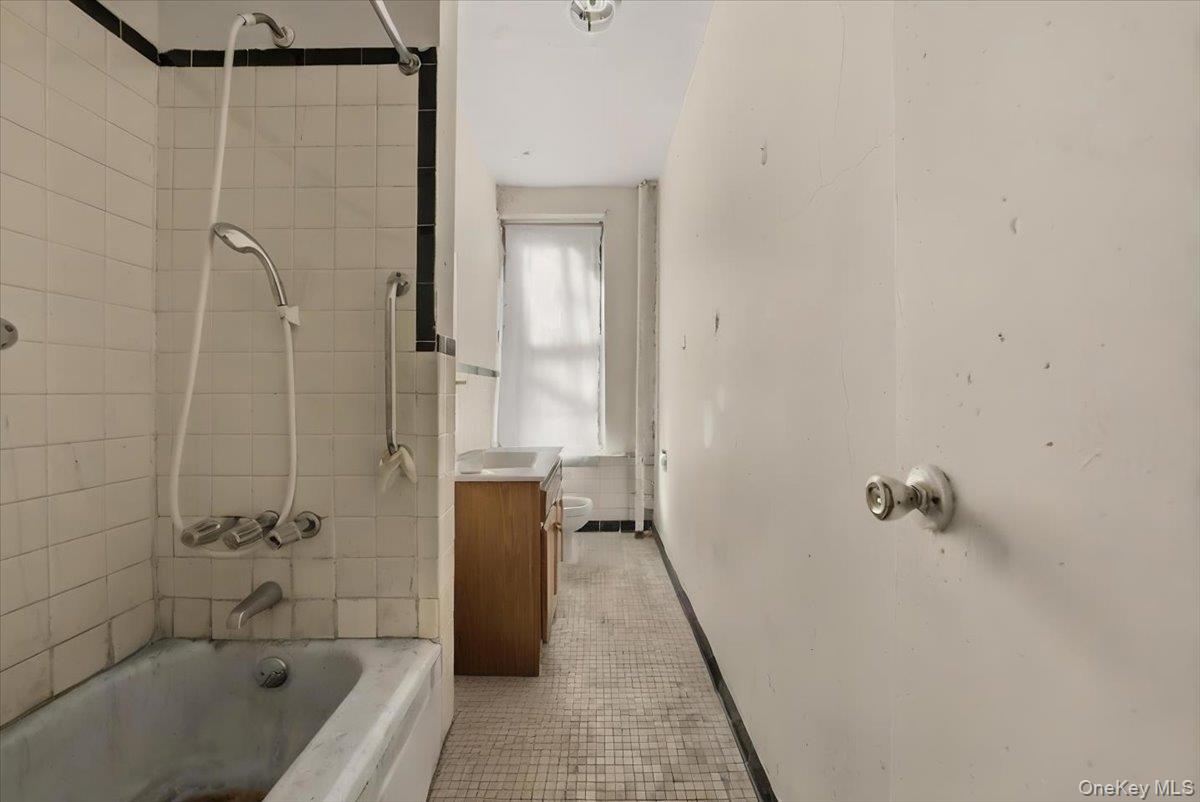 #4 photo, 17-19 W 108th Street, New York (Manhattan) , NY 10025